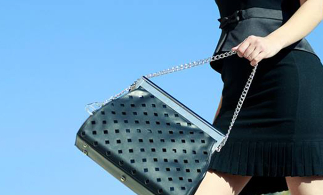 Welcome to the Glass Handbag Giveaway!